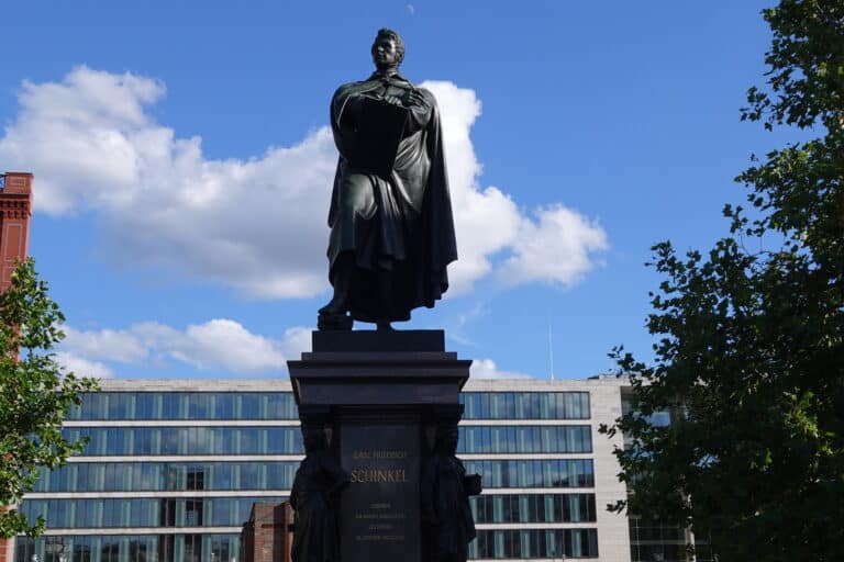 13 Schinkel-Denkmal vor dem Berliner Schloss