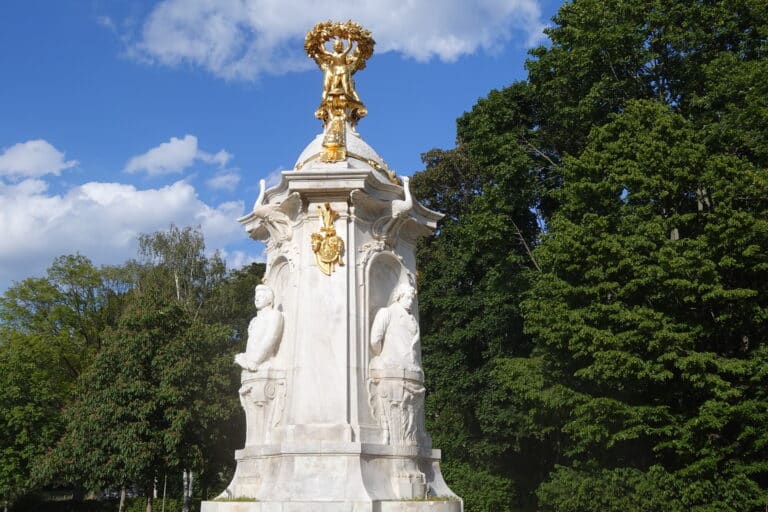 57 Beethoven-Haydn-Mozart-Denkmal